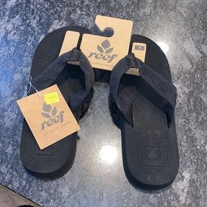 Coral reef black sandals